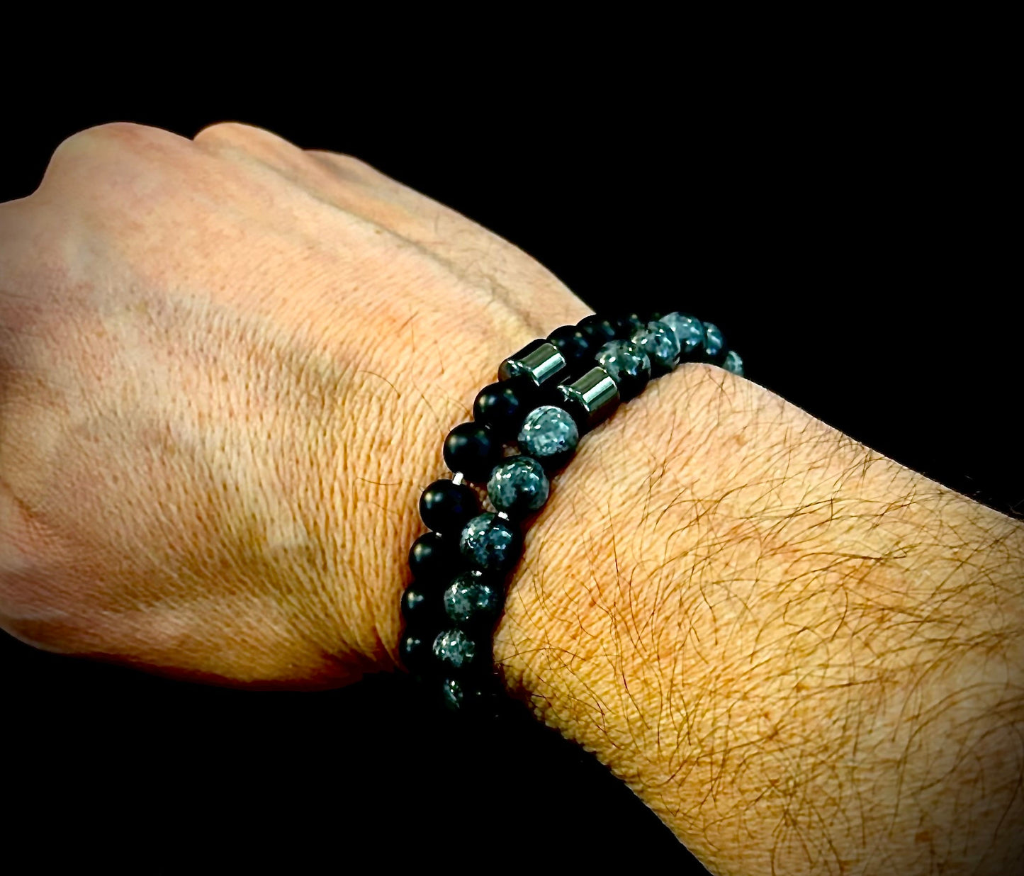 Conjunto de pulseras de imitación de piedra en negro y gris (juego de 2)