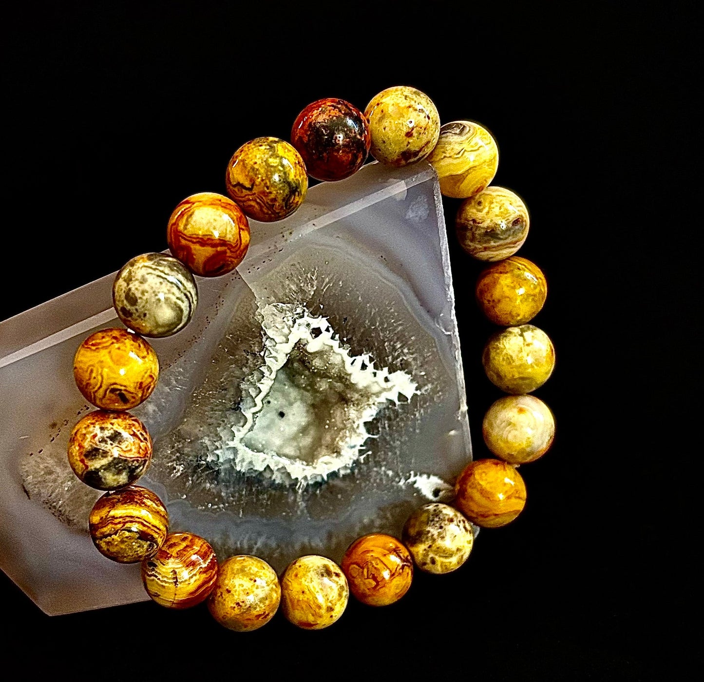 Pulsera de Ágata Encaje Loco, Infundida con Reiki, para Fuerza y Estabilidad – Cuentas de 10mm (Muñeca Mediana)