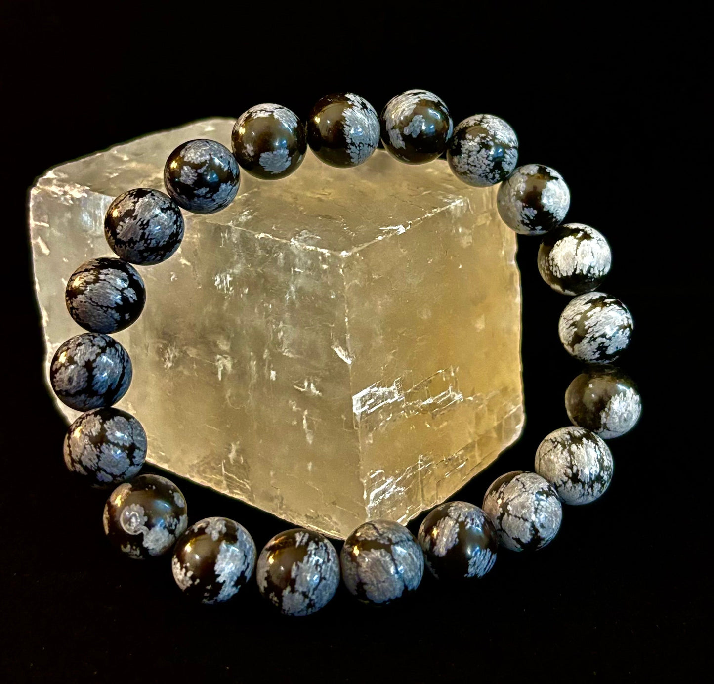 Pulsera de obsidiana copo de nieve con reiki – Protección, enraizamiento y equilibrio emocional de 10 mm (para muñecas medianas y grandes)