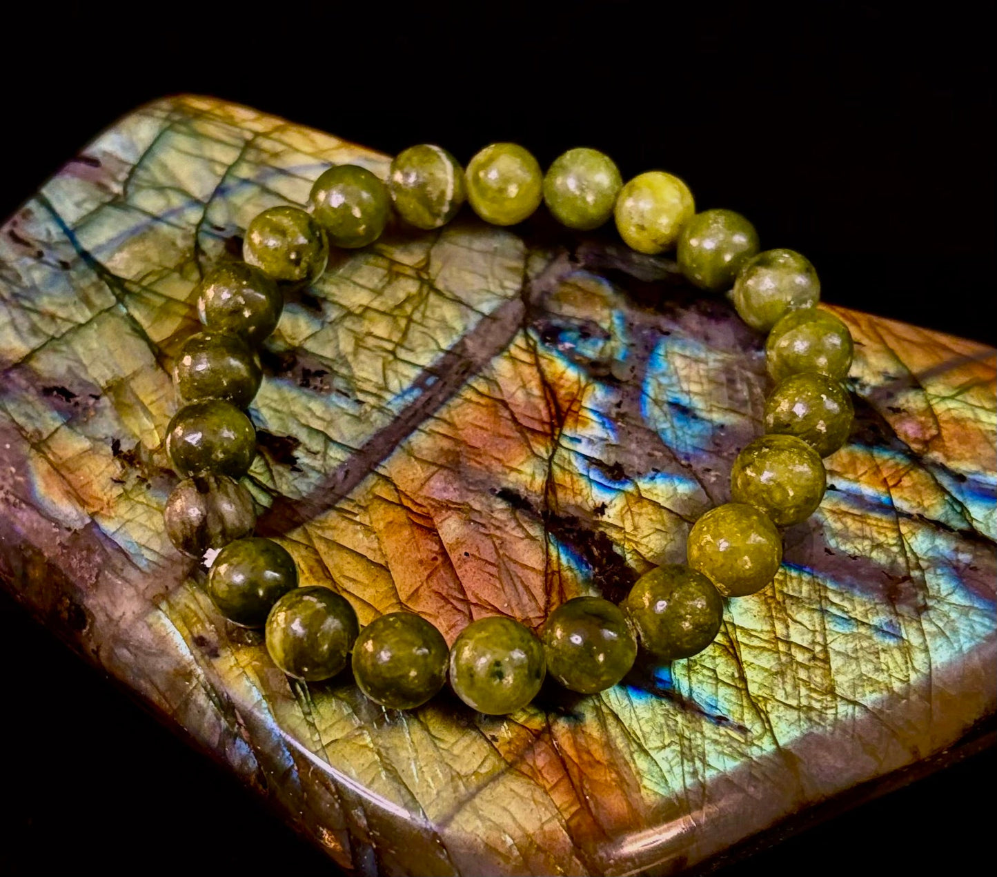 Pulsera de jade nefrita infundida con Reiki – Abundancia, protección y armonía