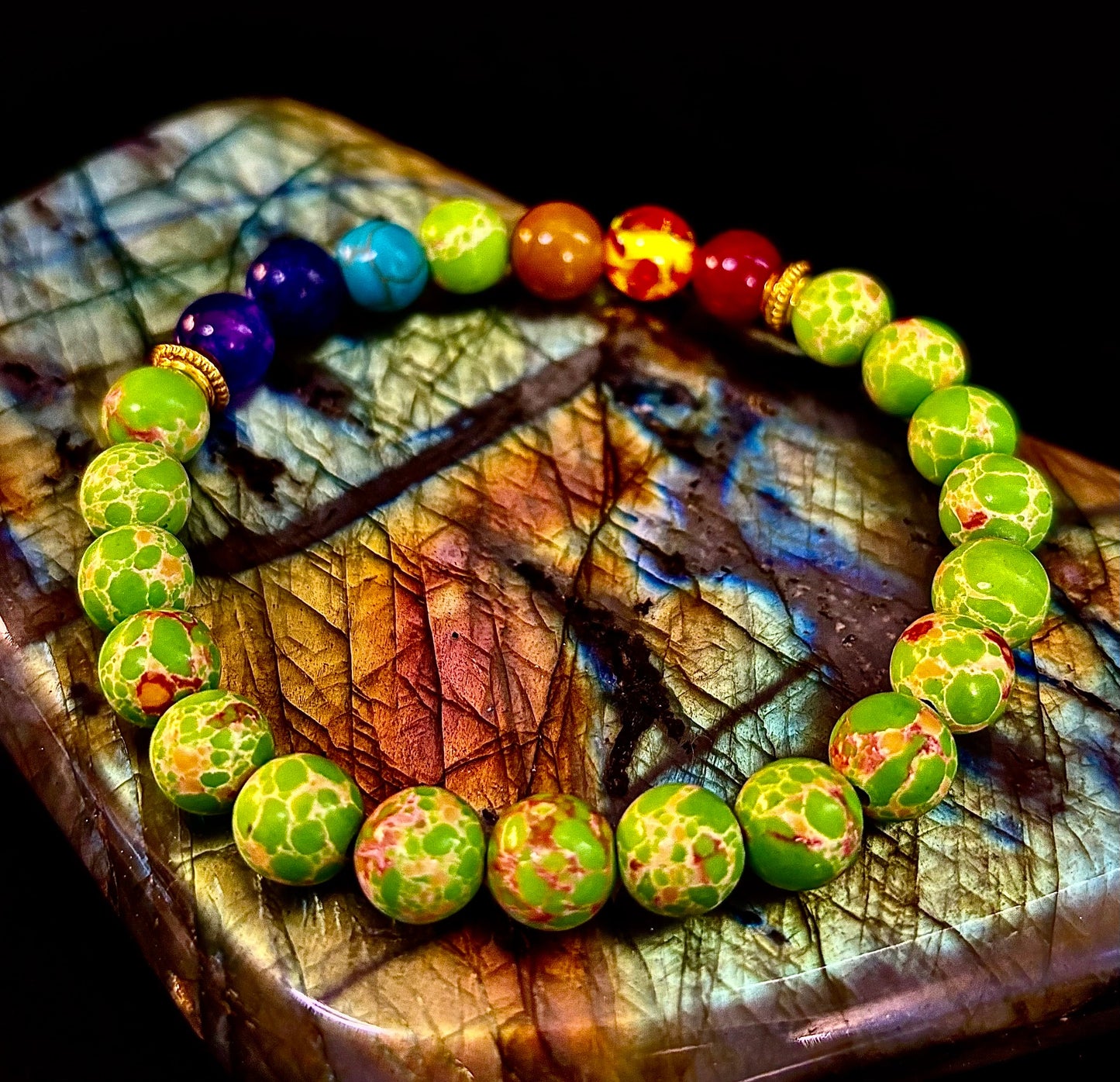 Pulsera Curativa de 7 Chakras con Jaspe Sedimentario Verde – Equilibrio, Alineación y Enraizamiento