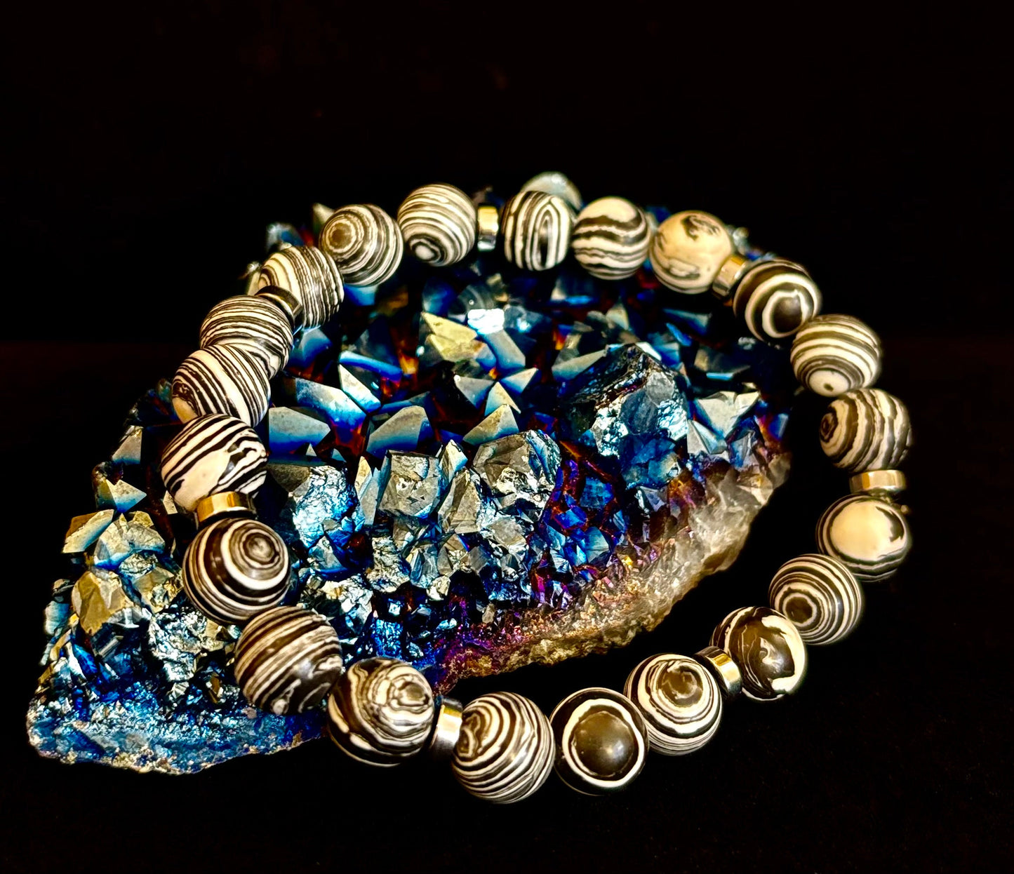 Pulsera elástica de ágata a rayas blancas y negras — Pulsera de ágata bandeada natural para muñecas grandes a extragrandes