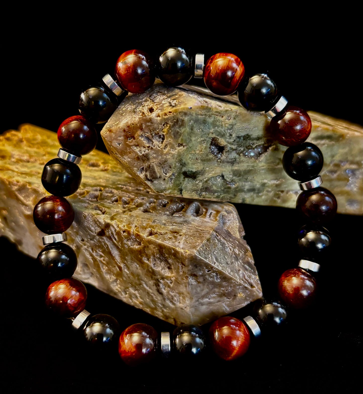 Pulsera energética Ojo de Tigre y Ónix Negro — Hecha a mano en Puerto Vallarta, México — Pulsera de piedras de protección y confianza para muñecas grandes