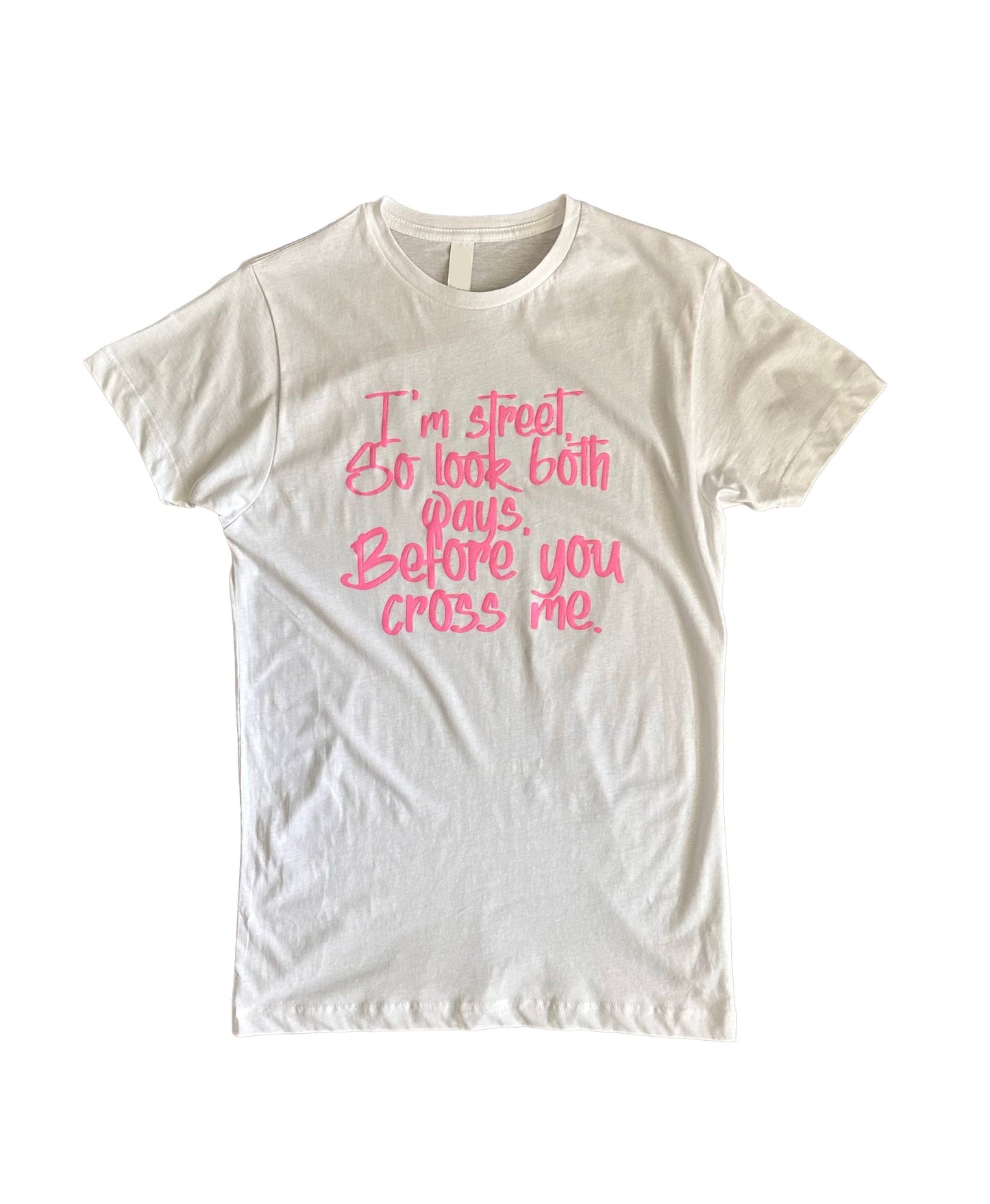 Soy la calle, así que mira a ambos lados antes de cruzarte conmigo. - {Unisex}