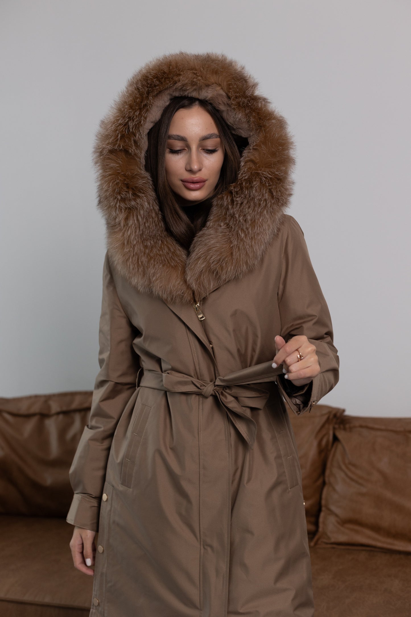 Parka aislante de piel de conejo con ribete de piel de zorro auténtica