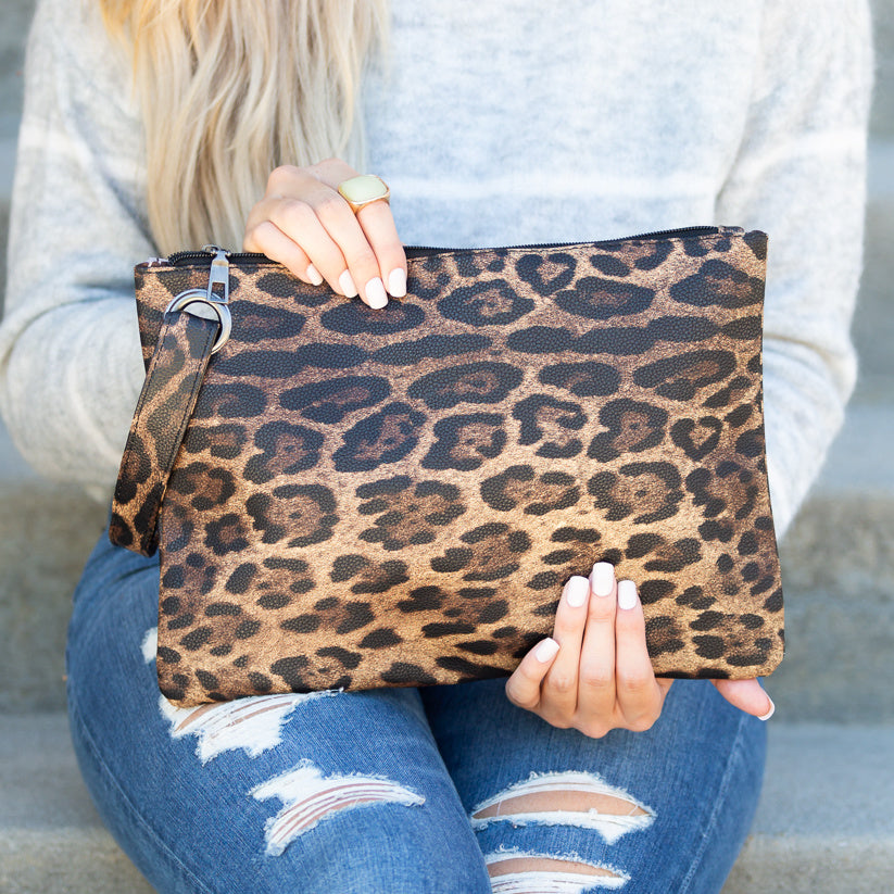 Clutch extragrande con estampado de leopardo