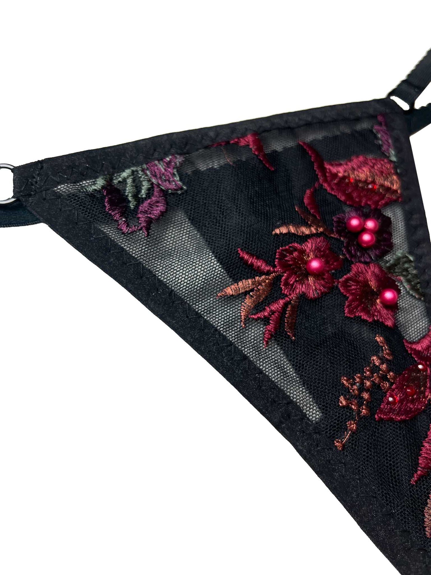 Tanga de tul negro Megan con bordado granate