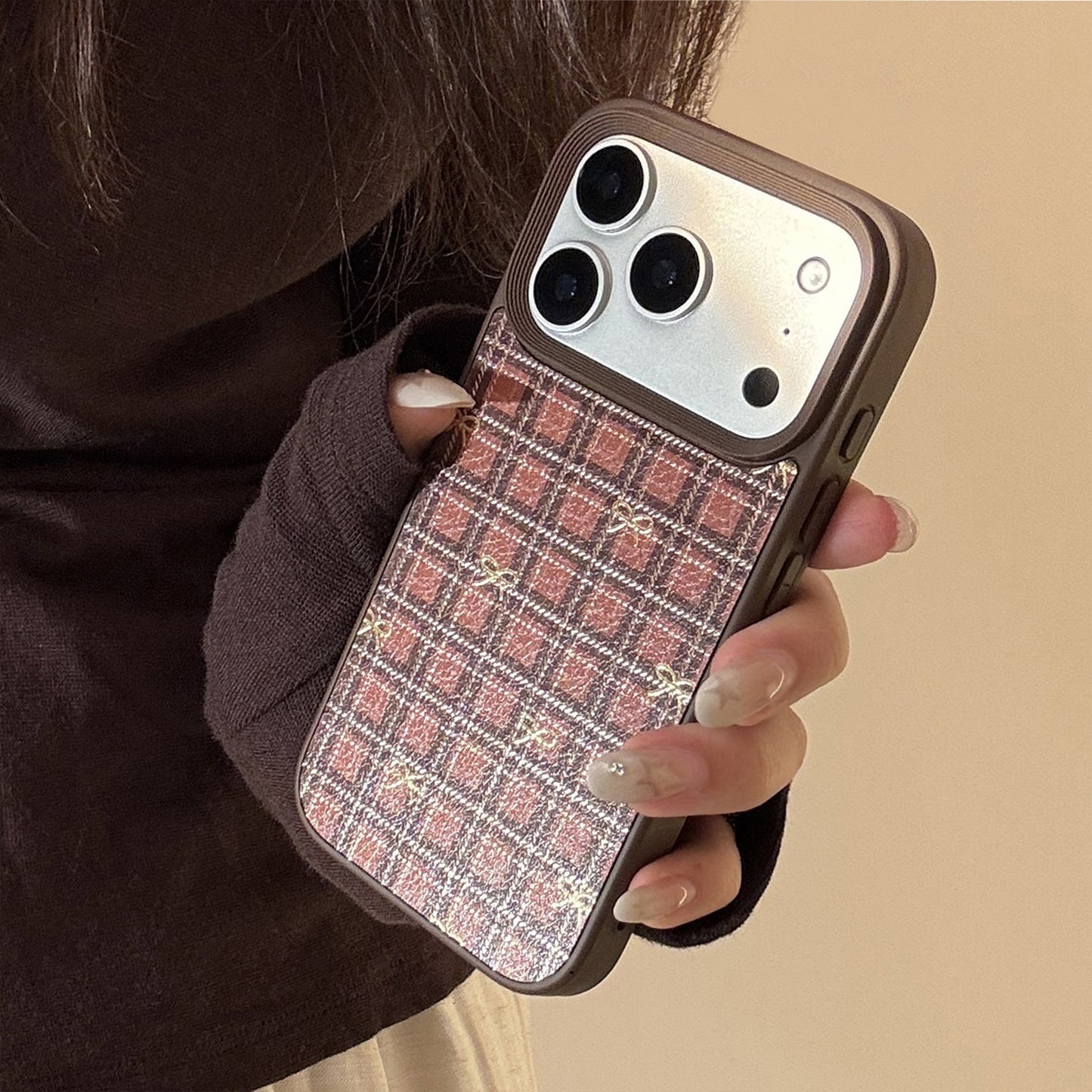 Funda de teléfono móvil de manzana dorada 16, lazo retro a cuadros 17promax 11 para iPhone 15, de cuero anticaída.