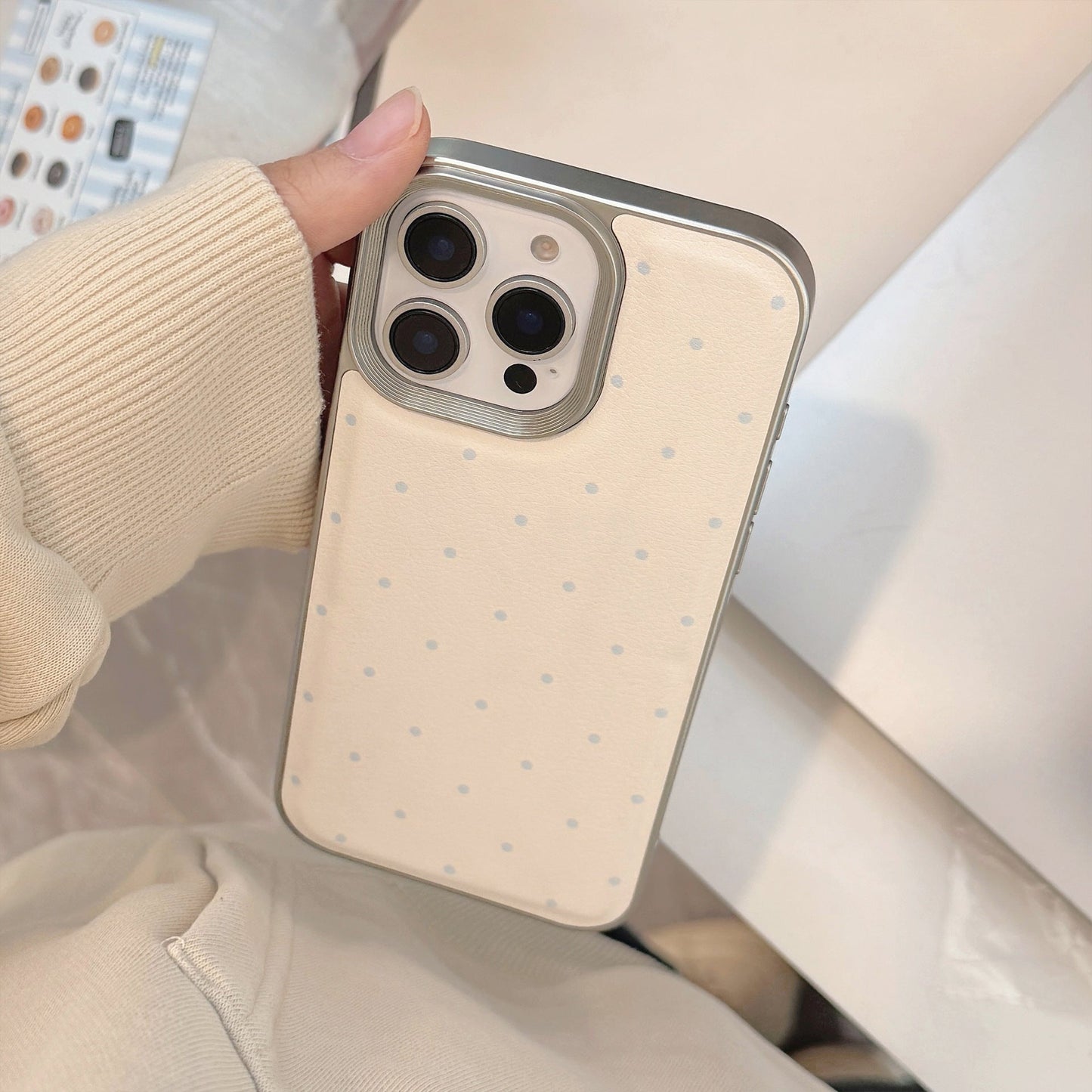 Korean simple polka dot Apple 16 mobile phone case 17promax leather 15 for iPhone13 personality 14 couples