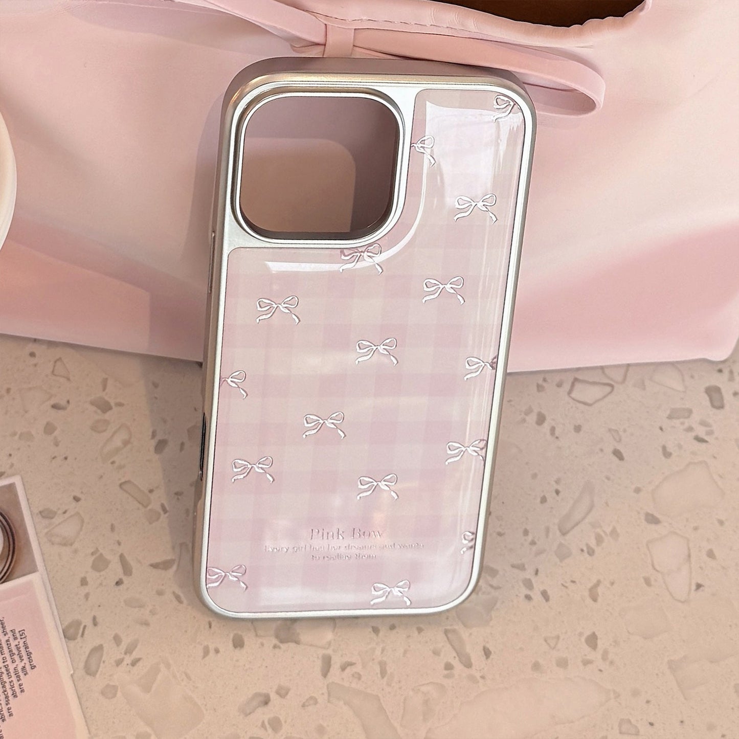 Gilt se aplica a la funda para teléfono móvil Apple 17promax, lazo de cuadros rosa para iPhone 16, chapado en 13, duro para 14 Huawei