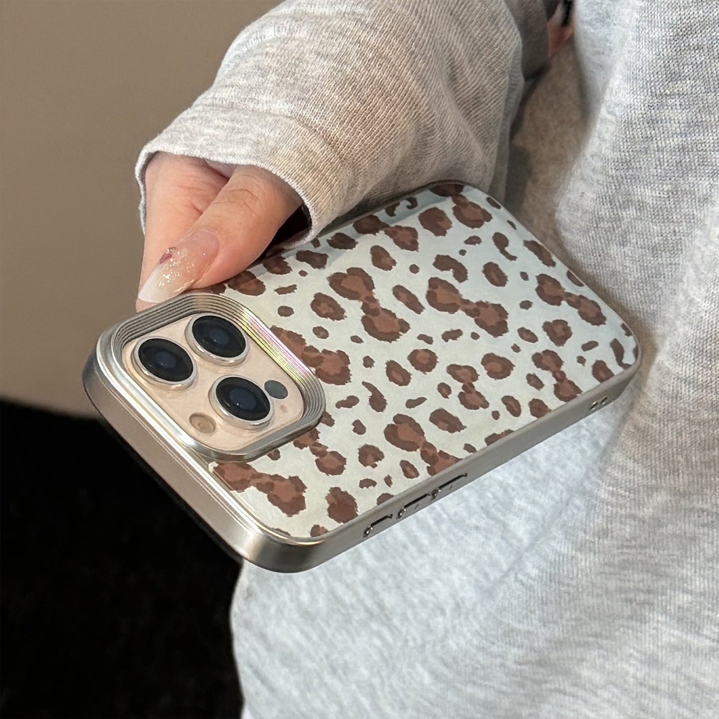Funda rígida de cuero con lazo y estampado de leopardo vintage, borde plateado, para iPhone 17, 16promax, 15 y 13, 11