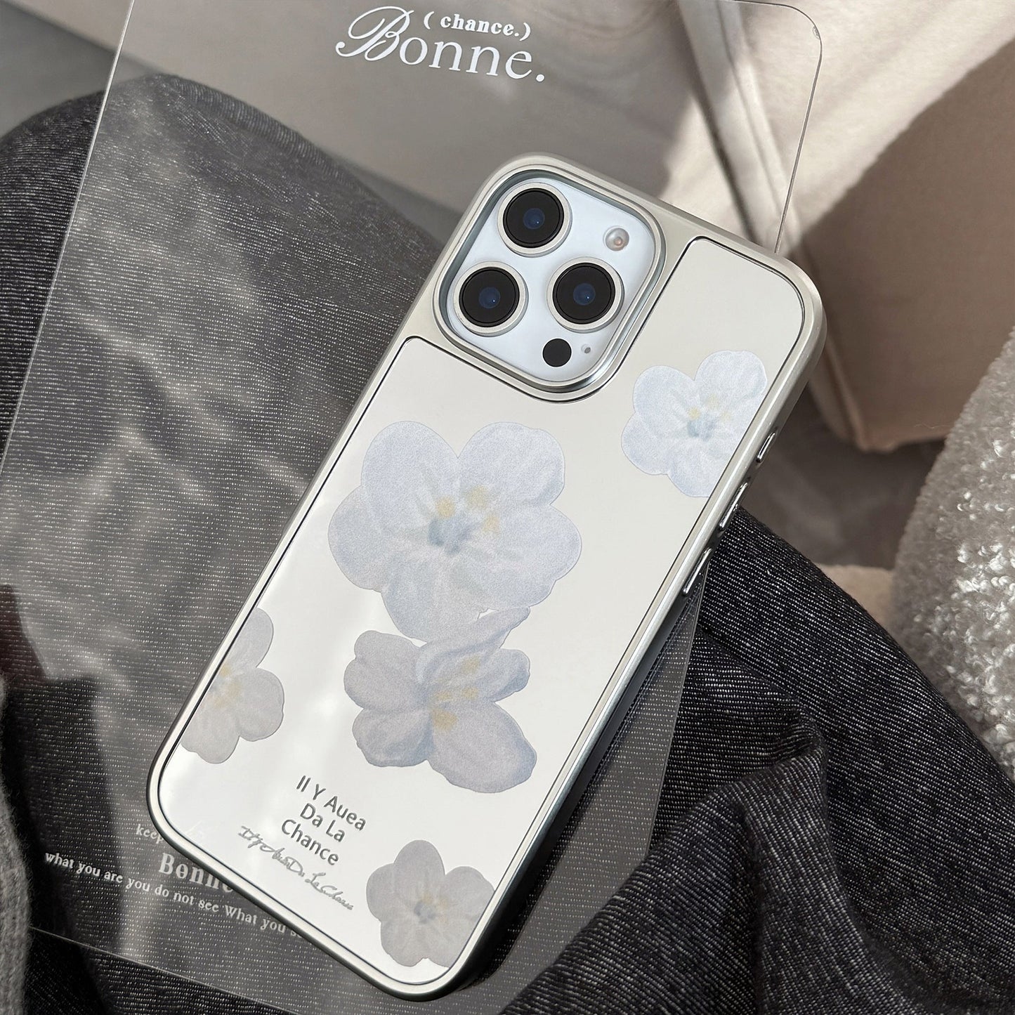 El temperamento suave se aplica a la funda de teléfono móvil Apple 15promax para iPhone 17, con diseño de flores de espejo, coreana, galvanizada.