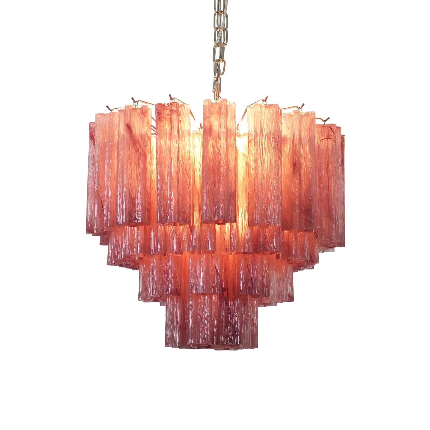 Candelabro de cristal en forma de estrella con nubes rojas