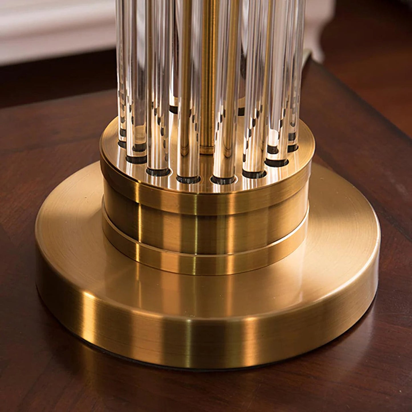 Lámpara de Mesa Redonda de Metal y Cristal