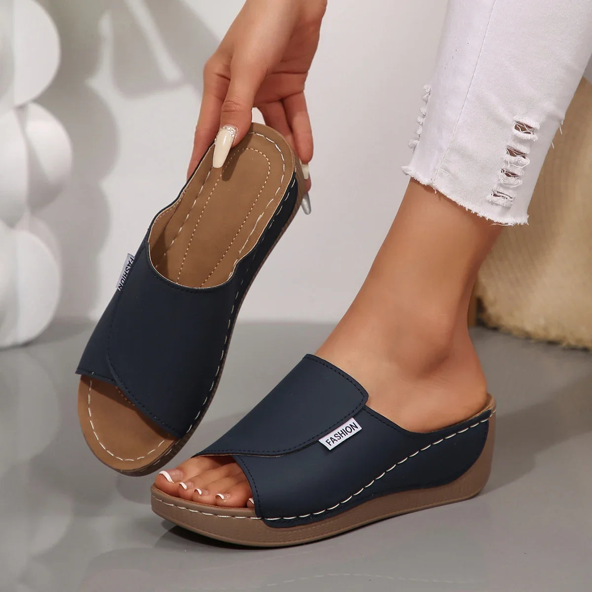 Summer Soft Platform Slippers Women 2025 Fashion Peep Toe Wedges Flip Flops Woman Light Med Heel Casual Beach Shoes