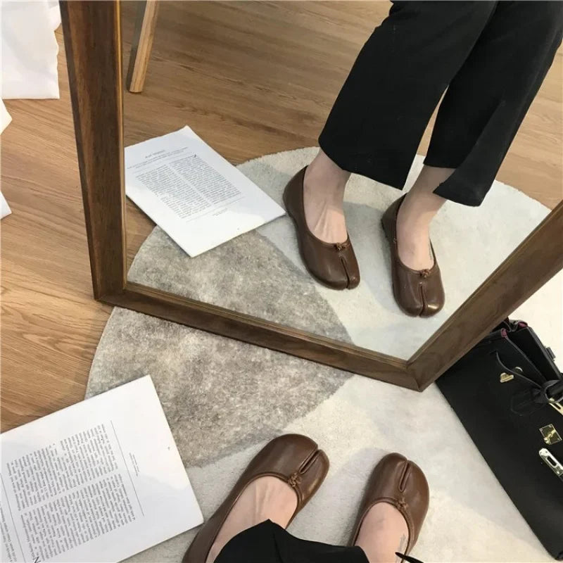 2026 New Women's Split-Toe Tabi Flats, Soft Leather Slip-On Ballet Shoes, Comfortable Casual Daily Wear Flat Shoes for Ladies