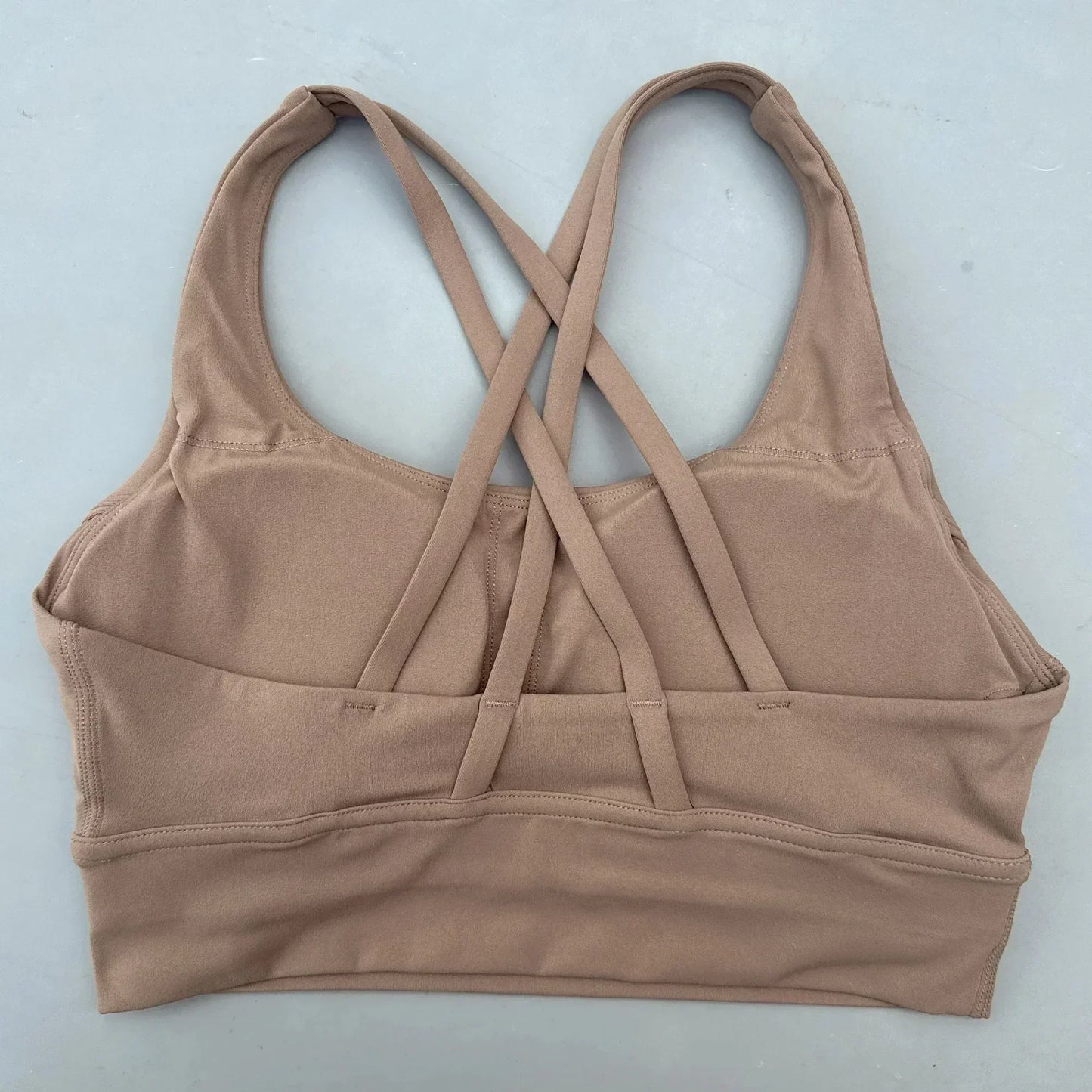 Sujetador deportivo para mujer de color liso, de punto cruzado, suave y de alta resistencia, top ajustado para entrenamiento completo, gimnasio, yoga, ropa interior con almohadillas para el pecho