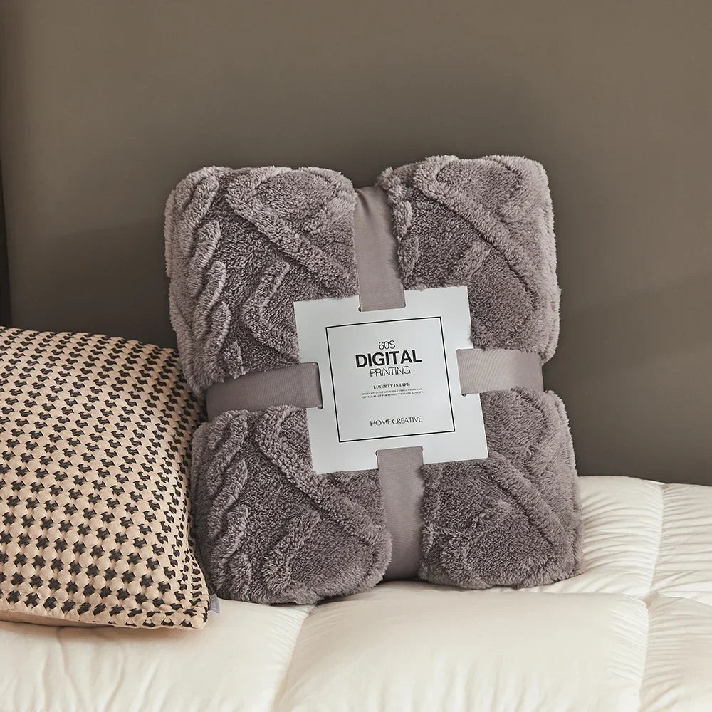 Fluffy Coral Velvet Throw Blanket – Soft Plush & Warm, Thickened Flannel, Comfortable for Air-Conditioned Room, Luxury Decor