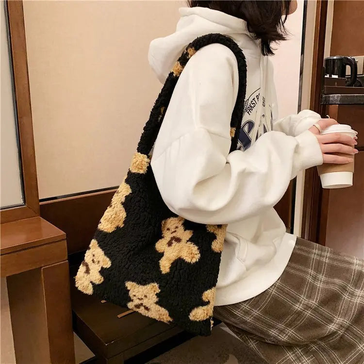Bolso de mano con estampado de osito de peluche.