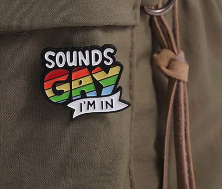 Suena Gay, Me Apunto - Pin de Plástico