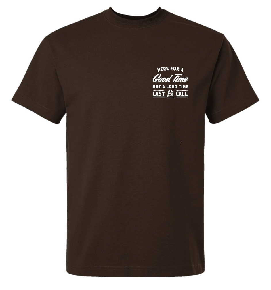 Camiseta Last Call Co. Here Badge de manga corta