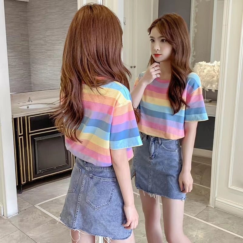 Camiseta a Rayas Arcoíris Pastel