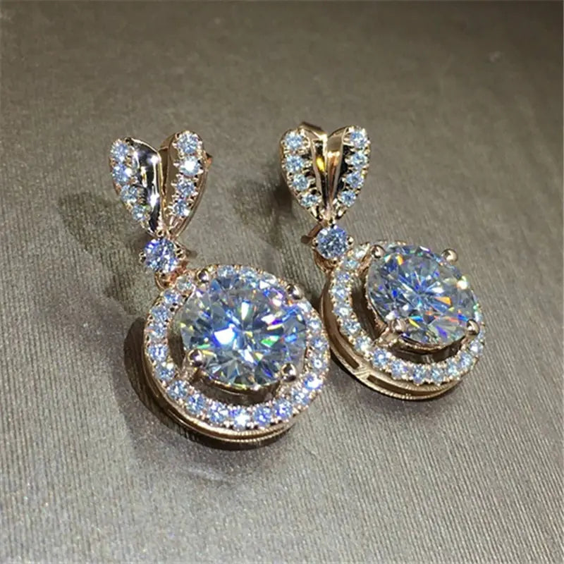Pendientes elegantes de circonita con forma de corazón para mujer