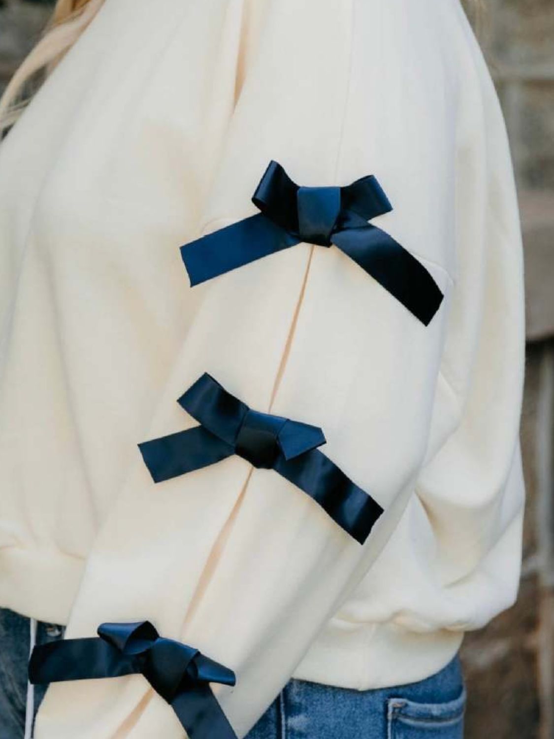 Sudadera de manga larga con cuello redondo y lazo en contraste