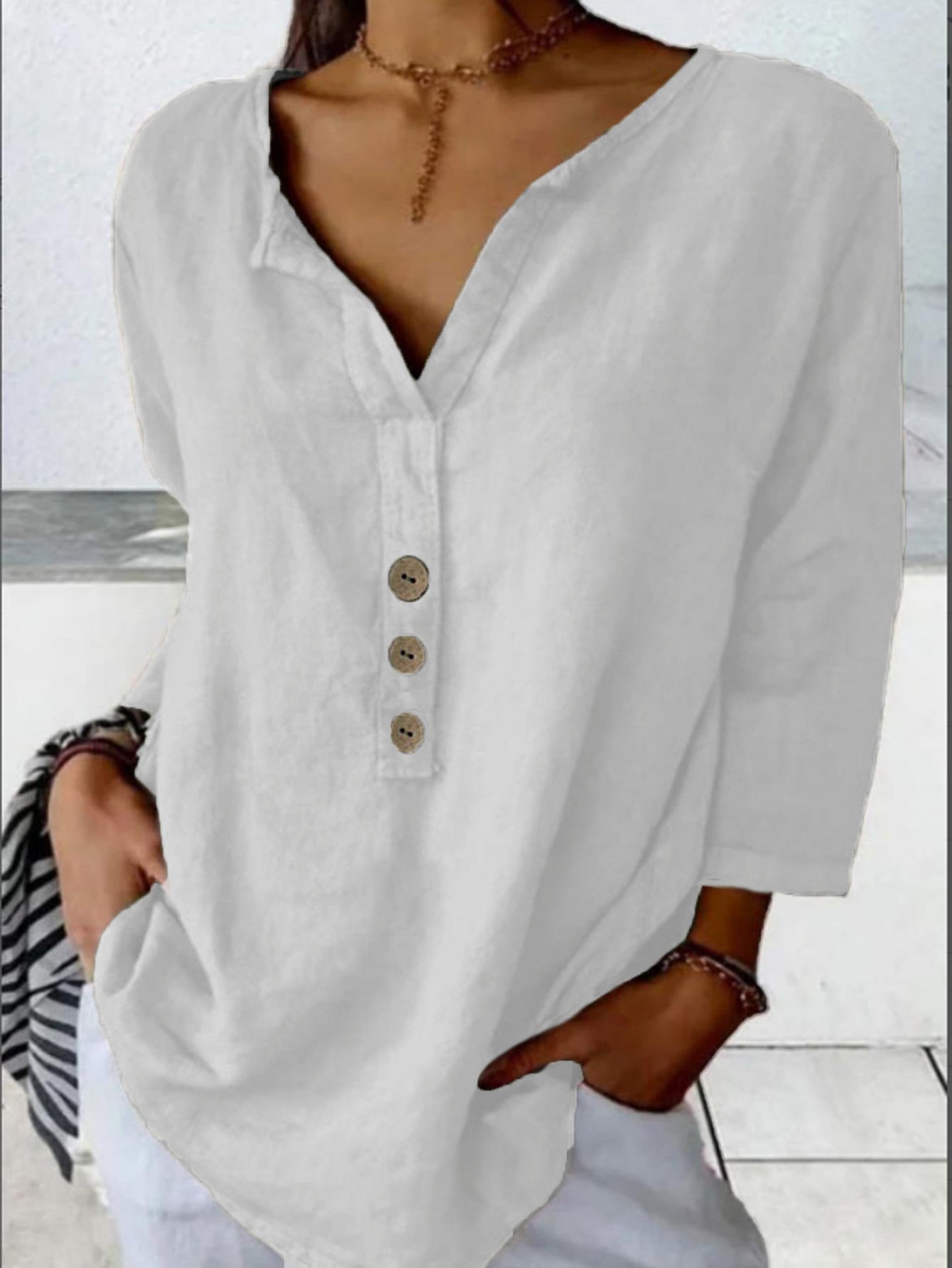 Camisa abotonada moderna con cuello con muescas – Un básico chic relajado