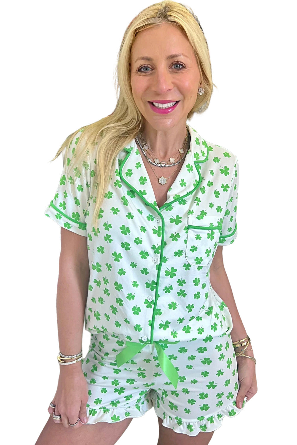 Conjunto de pijama de camisa con estampado de lazo rosa y shorts con dobladillo con volantes