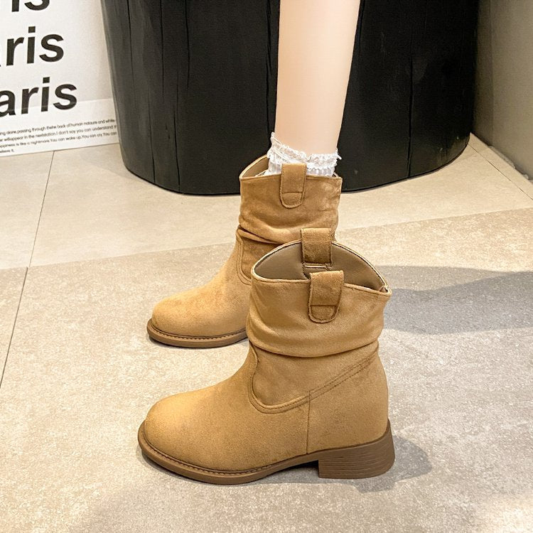 Botines de tacón grueso de ante para mujer que estilizan la figura