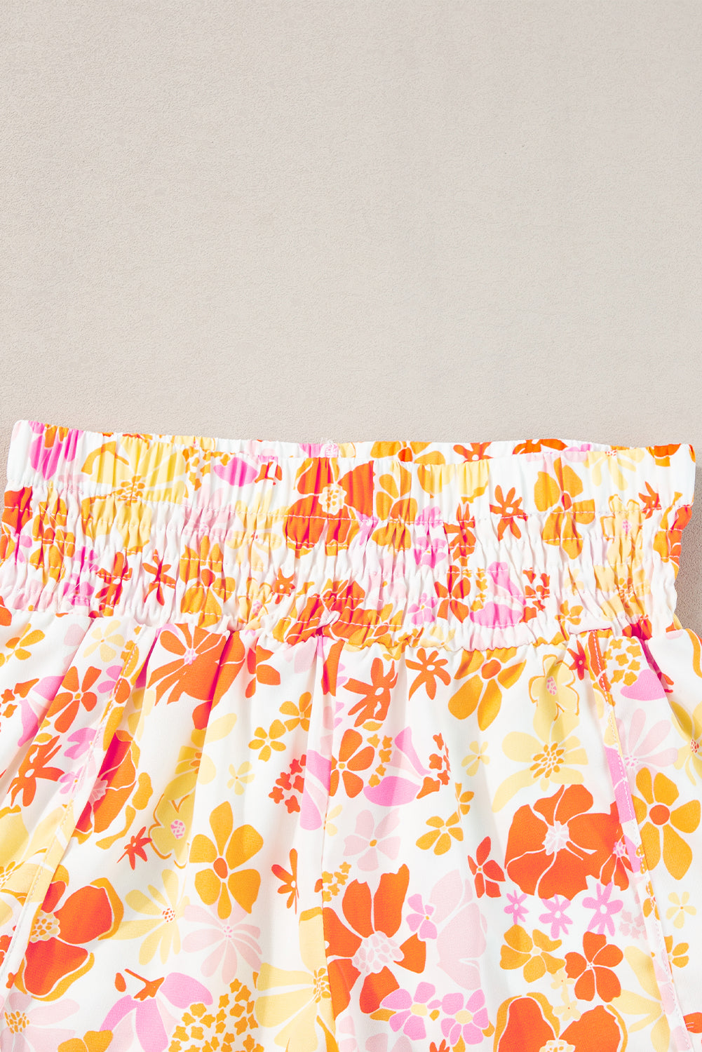 Pantalones cortos casuales de cintura alta fruncidos con estampado floral bohemio naranjas