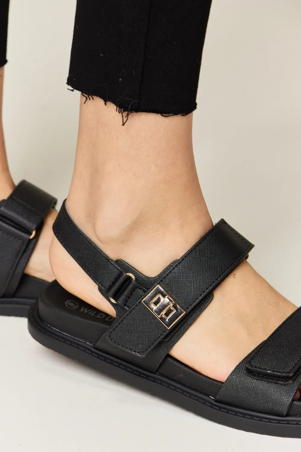 Sandalias WILD DIVA con talón descubierto de doble tira de velcro