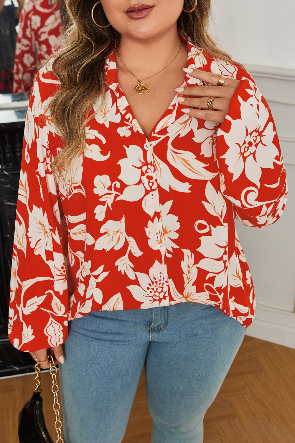 Camisa Roja de Tallas Grandes con Estampado Floral y Botones Sueltos