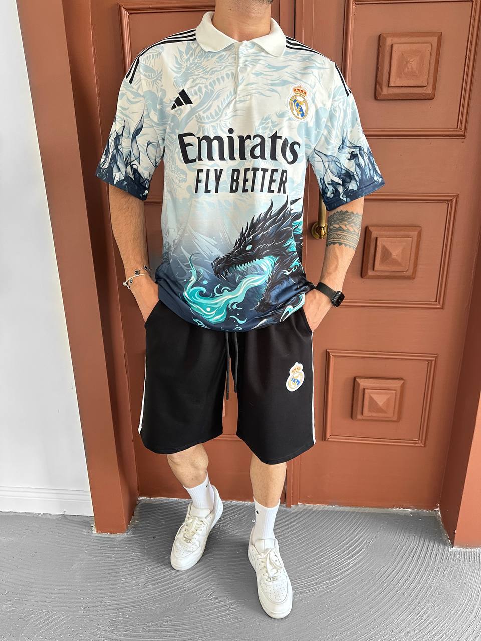 Conjunto de polo y pantalones cortos Dragon Fury para hombre – Ropa urbana con estilo fantasía y dragones que escupen fuego