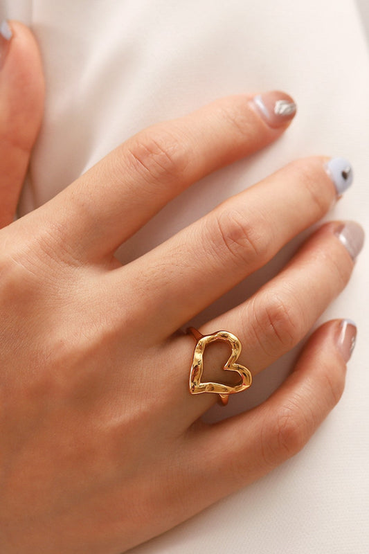 Anillo con forma de corazón chapado en oro de 18 quilates