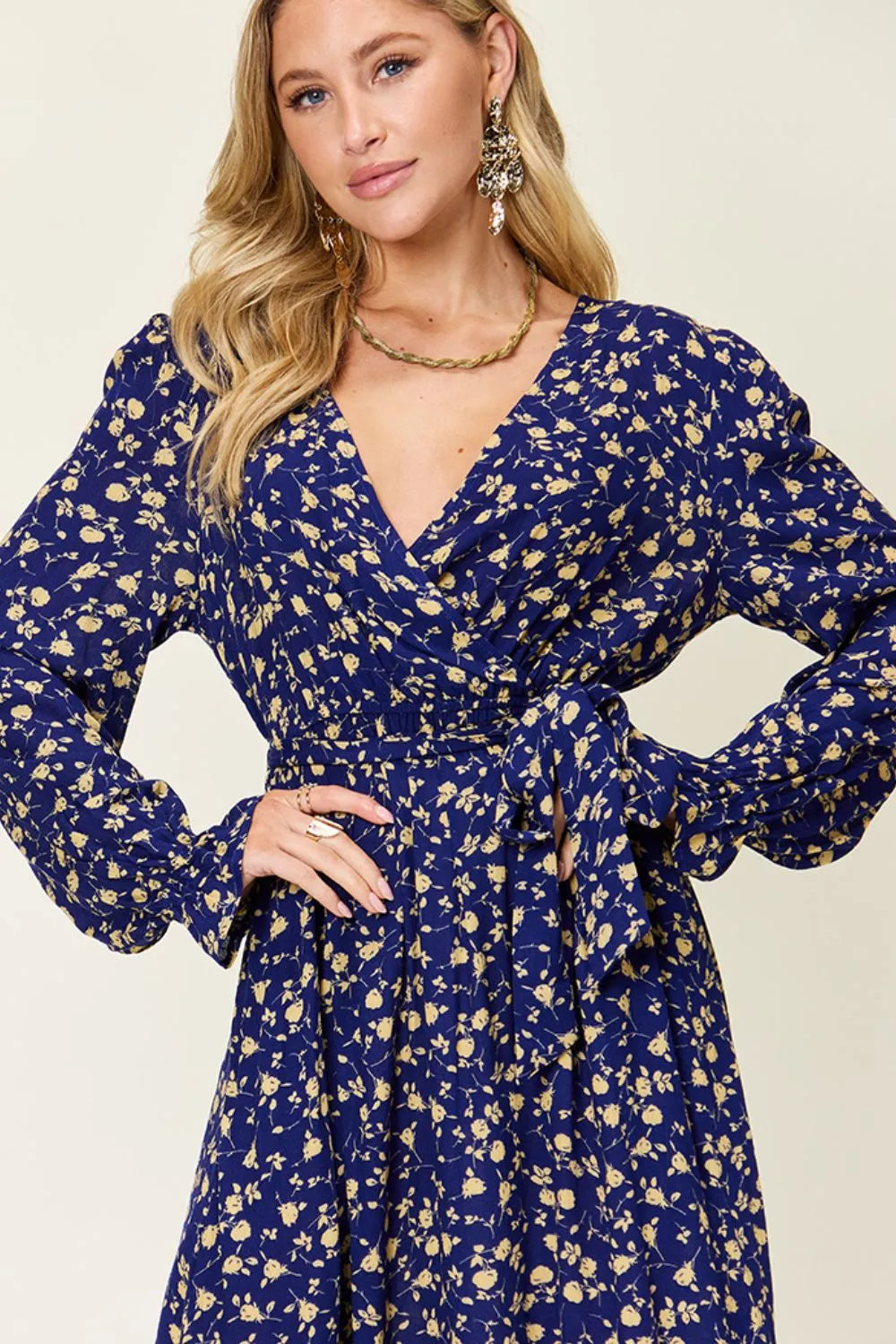 Vestido de manga con volante y espalda anudada Double Take de talla completa