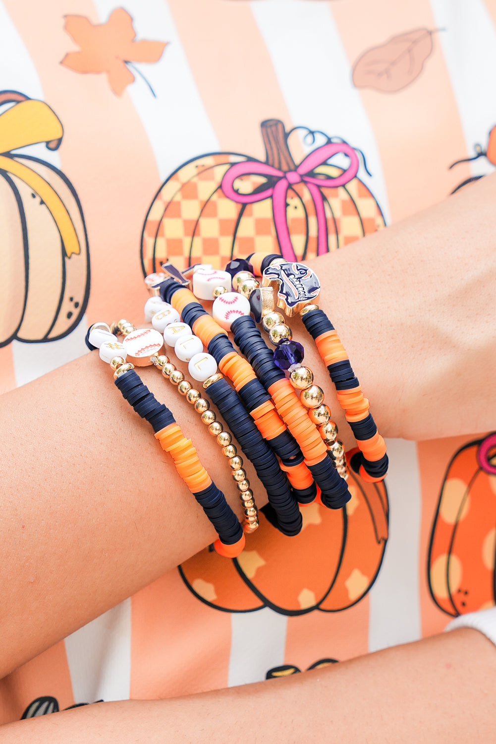 Juego de pulseras apilables de 7 piezas de fútbol americano en naranja rojizo para el día del partido