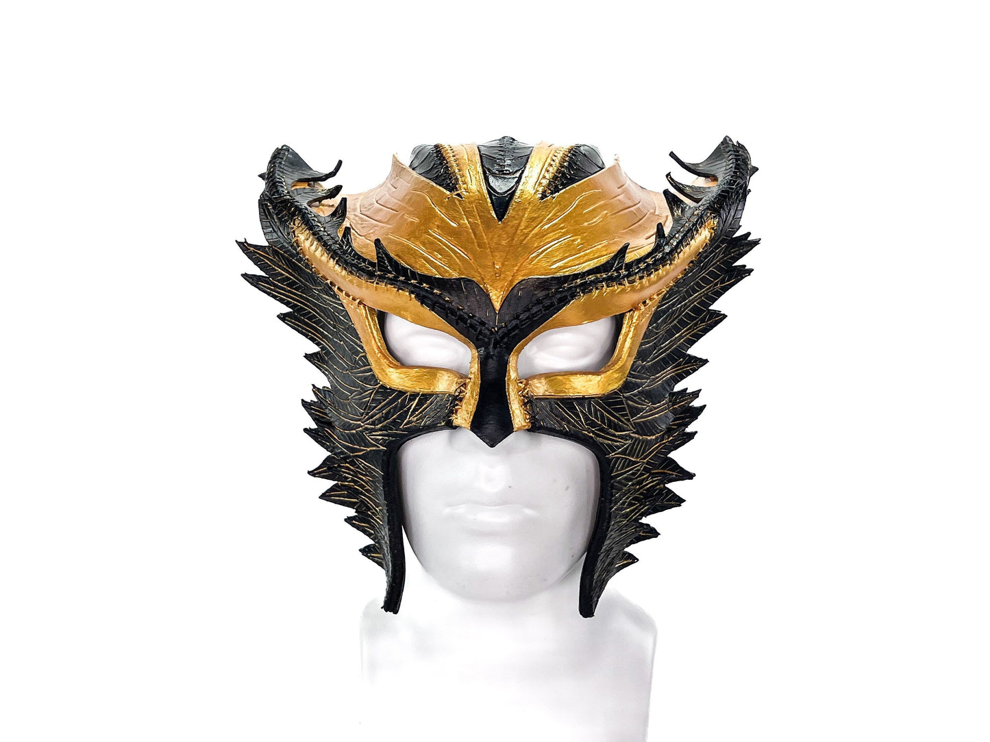 Máscara de cuero genuino con casco alado