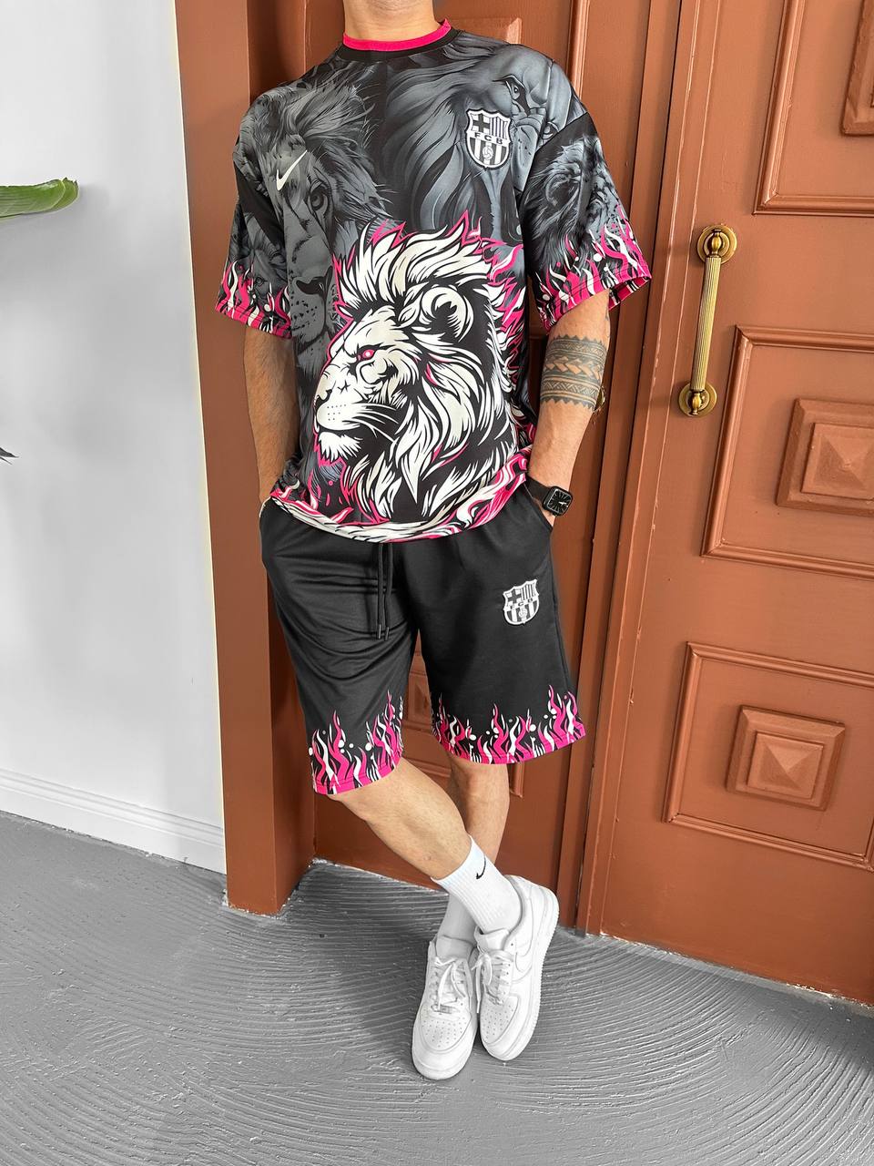 Conjunto de camiseta con estampado de león y pantalones cortos con llamas Lion Blaze para hombre – Ropa urbana ardiente con estampado de león atrevido