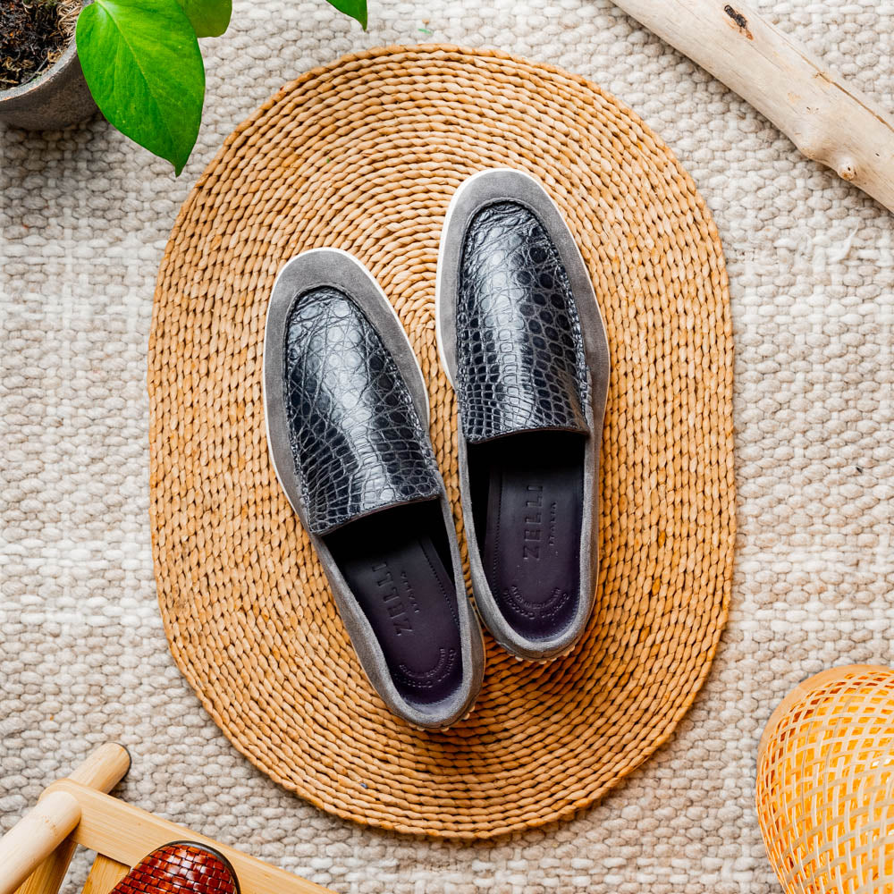 11-603-GRY BENE Mocasín de piel de cabra italiana agamuzada y cocodrilo gris