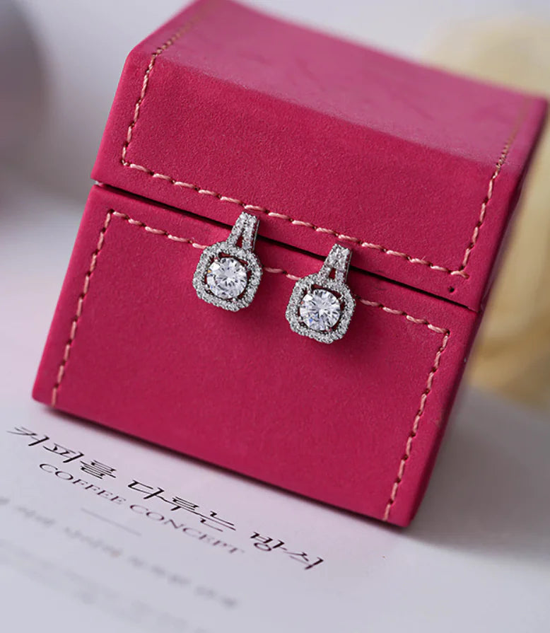 Aretes grandes de mujer con diamantes cuadrados