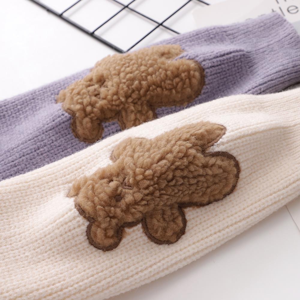 Suéter bordado de osito de peluche