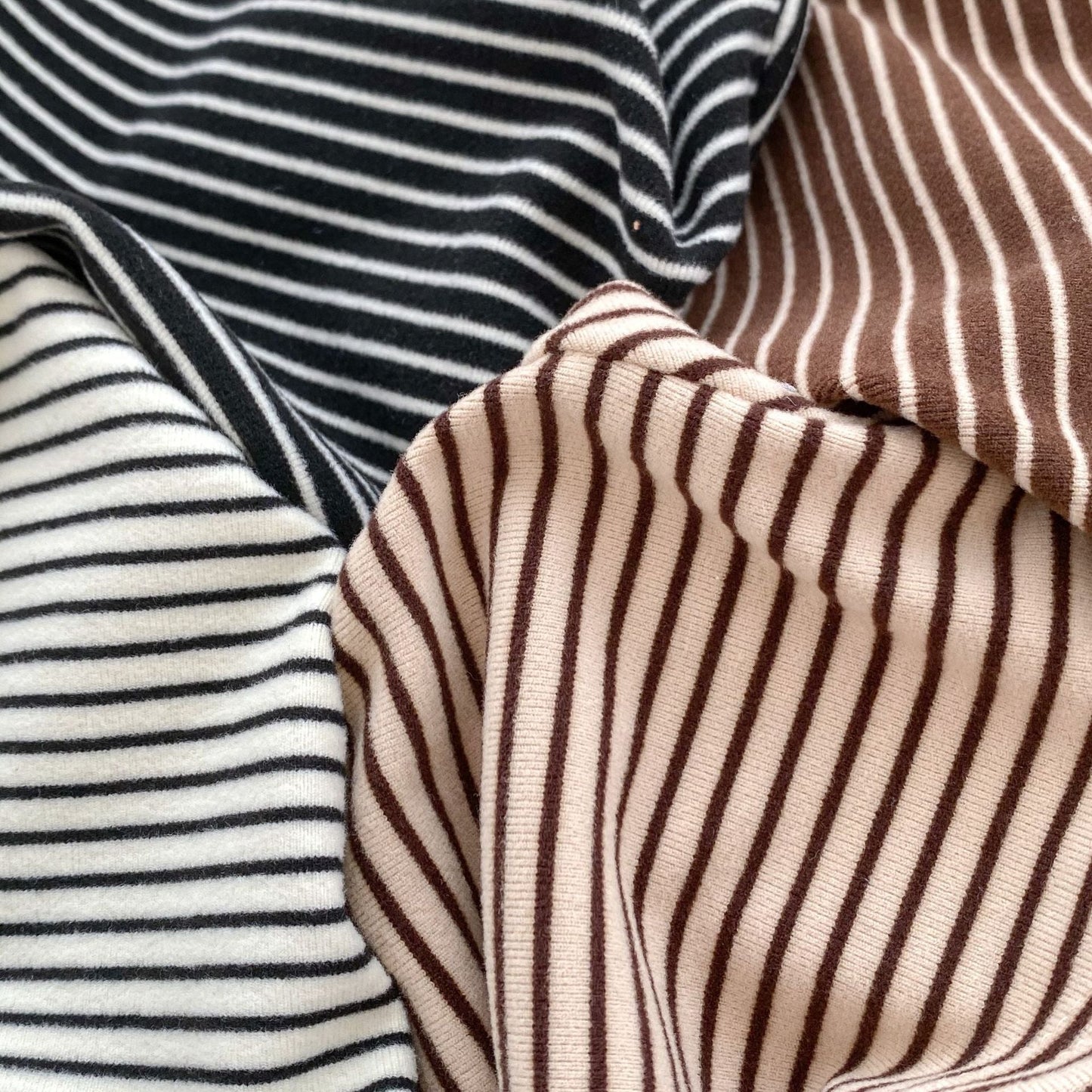 Top de cuello alto a rayas de manga larga unisex para bebés y niños (otoño)
