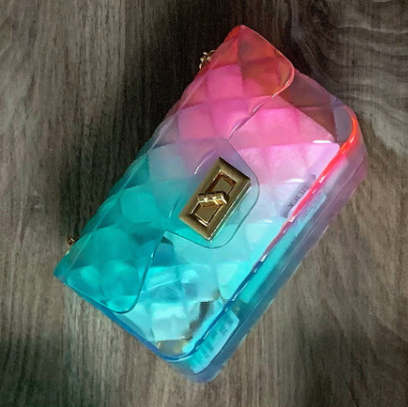 Mini bolso con solapa guateado de gelatina