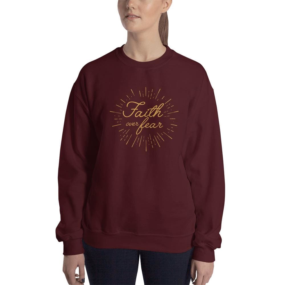 Sudadera Cristiana Cuello Redondo de Mujer con el lema "Fe sobre Miedo"