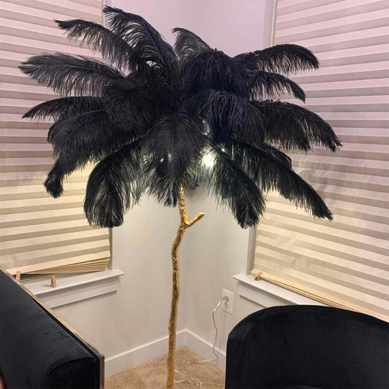 Lámpara de pie de plumas de avestruz