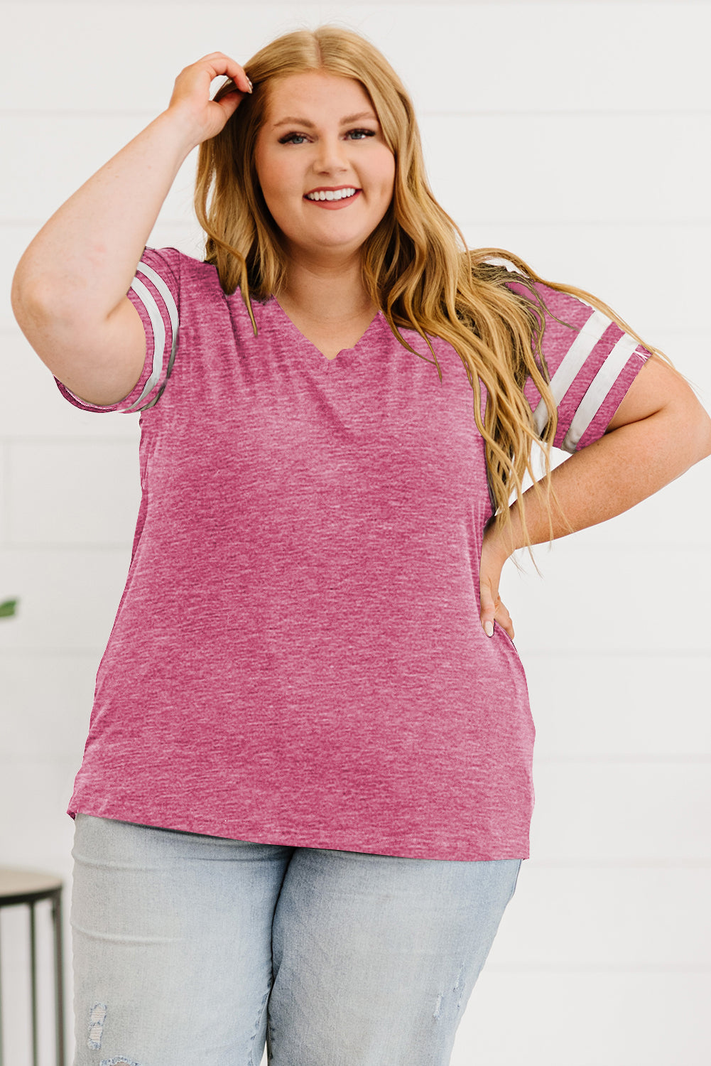 Camiseta de talla grande con cuello de pico a rayas. Consulta la tabla de tallas en "más detalles"