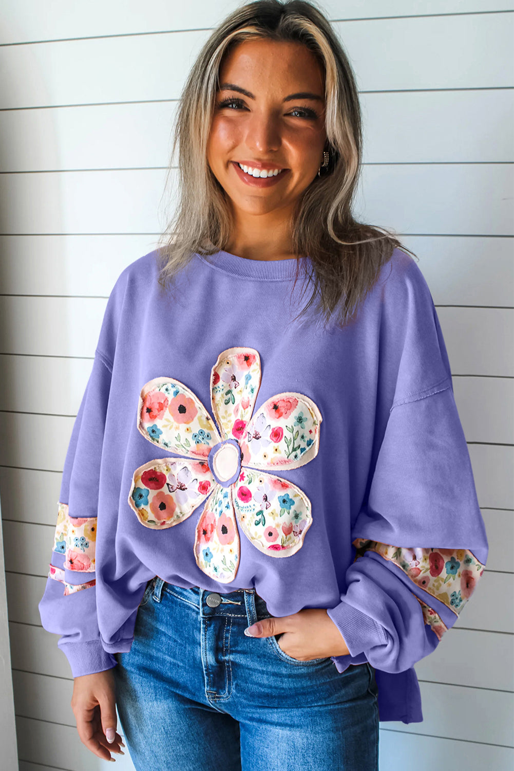 Sudadera tipo jersey con apliques de flores de glicinia y mangas caídas en patchwork