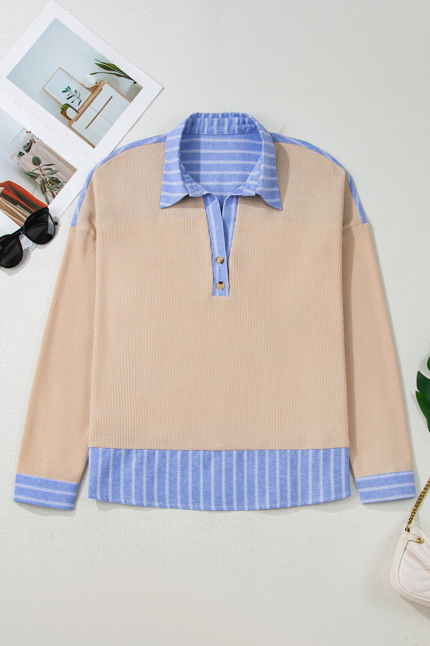 Top de punto waffle con cuello, rayas y ribete en contraste de talla grande Parchment